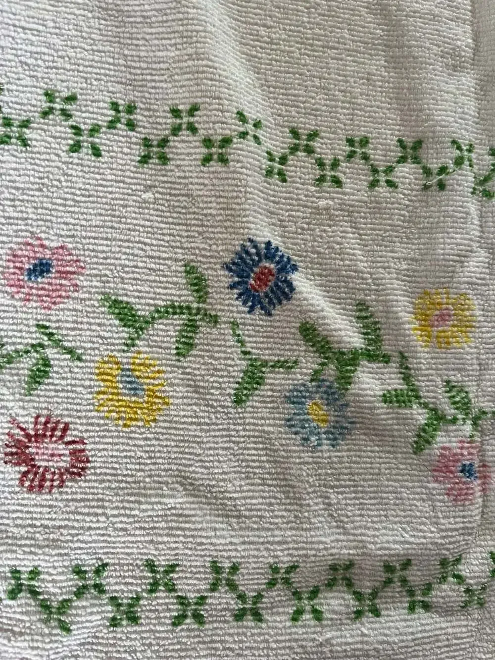Vintage Floral Print Rectangular Tablecloth with Cross-Stitch Design